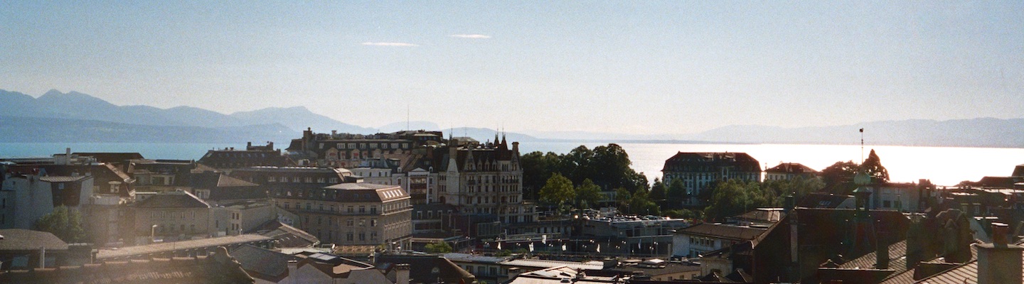 Le lac Léman depuis la cathédrale de Lausanne